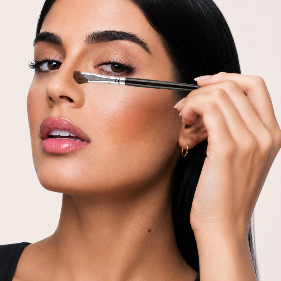 Cọ Tạo Khối Mũi BH Cosmetics Nose Shadow Brush BH525
